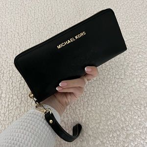 Michael Kors Black Leather Continental Wristlet Wallet